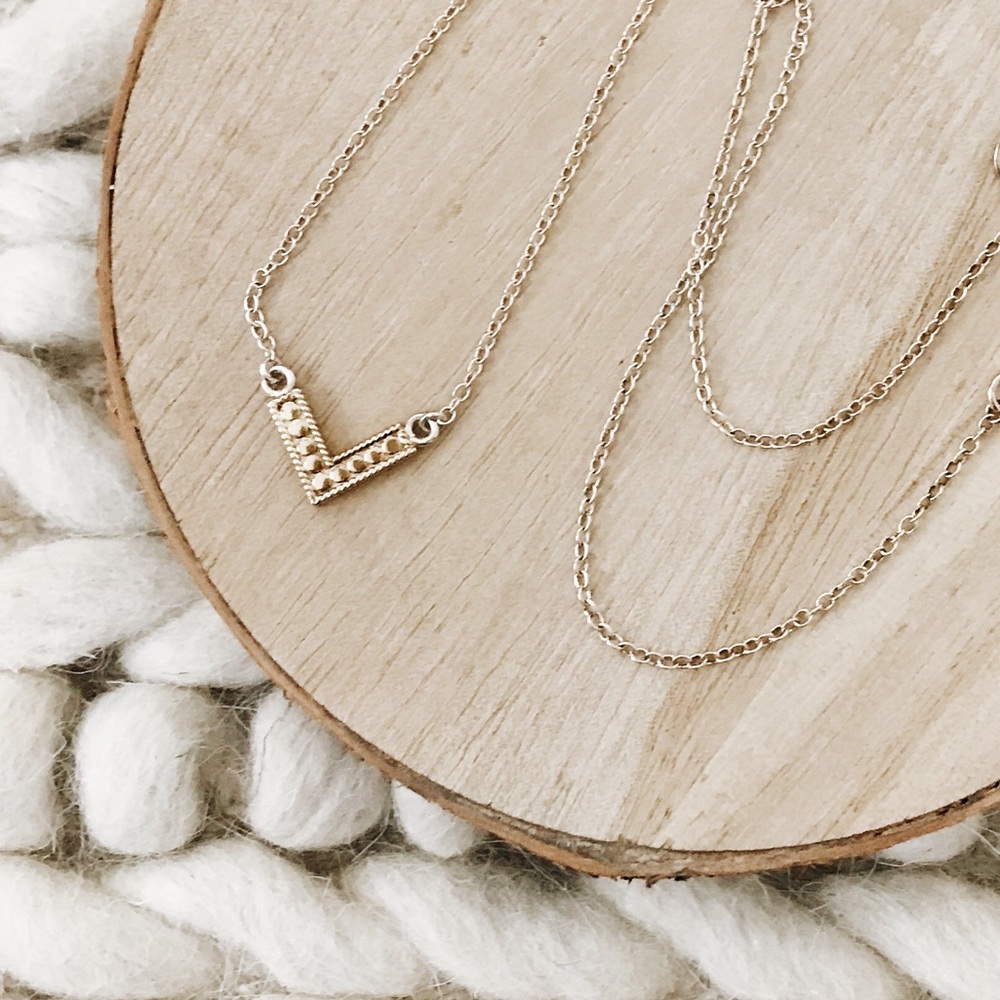 Anna Beck Reversible Mini V-Pendant Necklace
